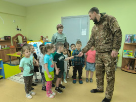 Встреча дошкольников с участником отряда «Барс». Встреча дошкольников с участником отряда «Барс».